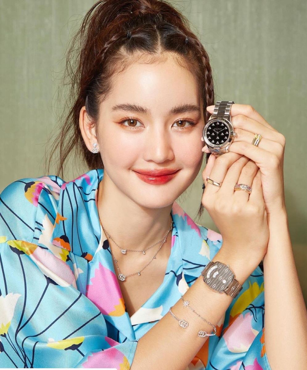 đồng hồ nữ Gucci G-Timeless dây kim loại 