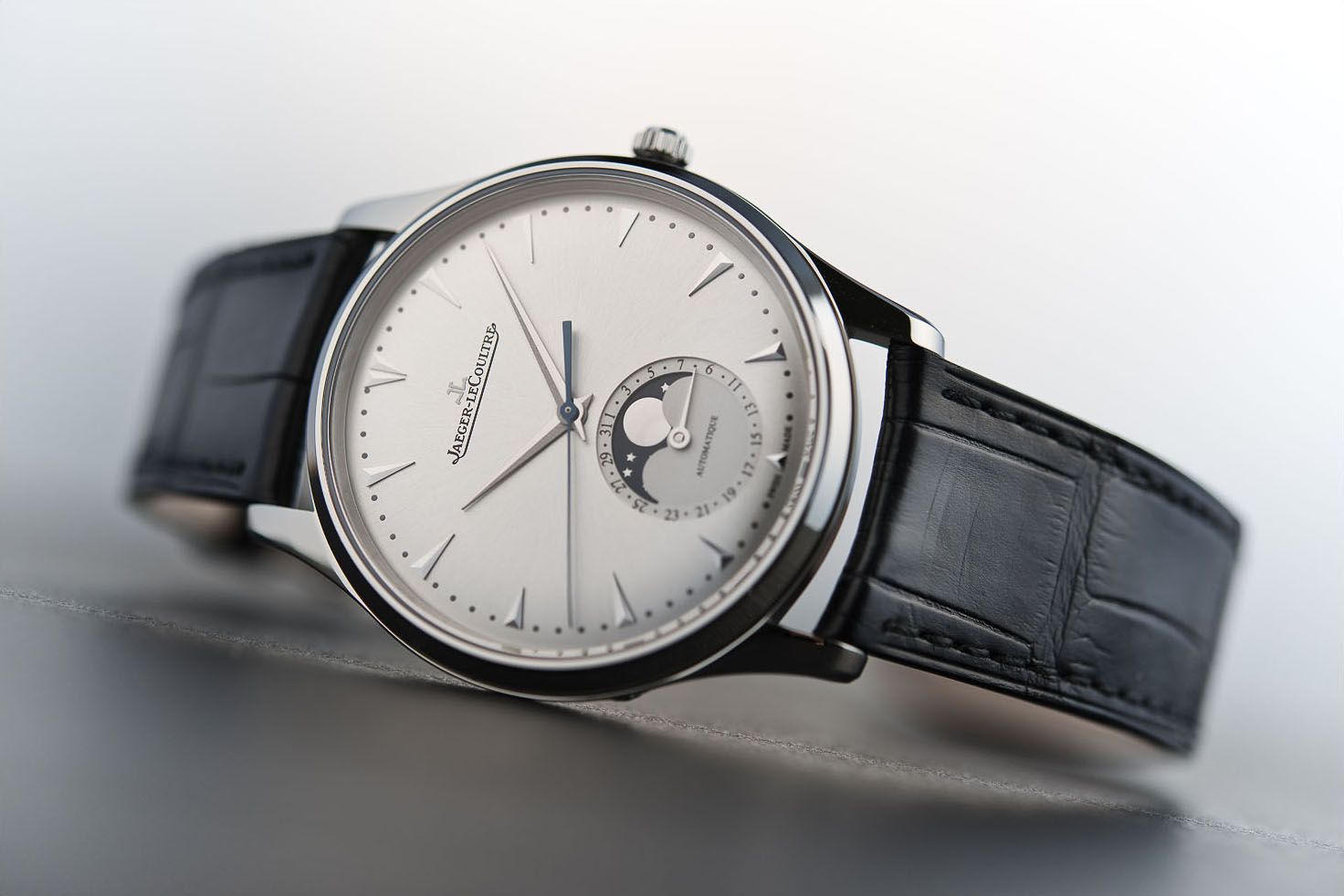 banner đồng hồ Jaeger-LeCoultre Master Ultra Thin Moon