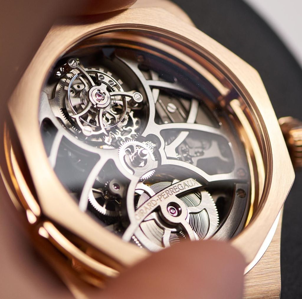 Đồng hồ skeleton Girard-Perregaux Laureato Flying Tourbillon