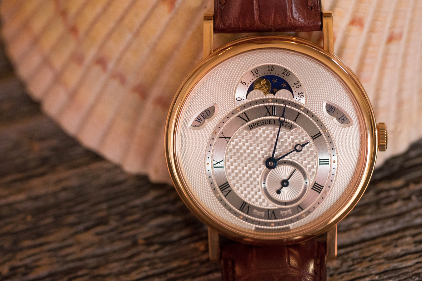 đồng hồ breguet classique 7337 được sản xuất vào năm 2020