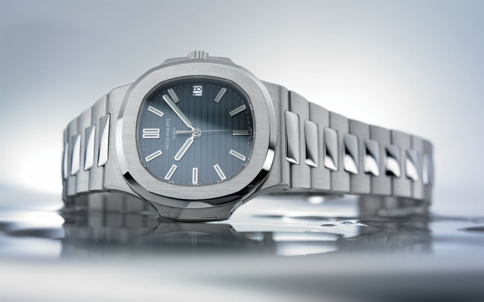 Đồng hồ Patek Philippe Nautilus